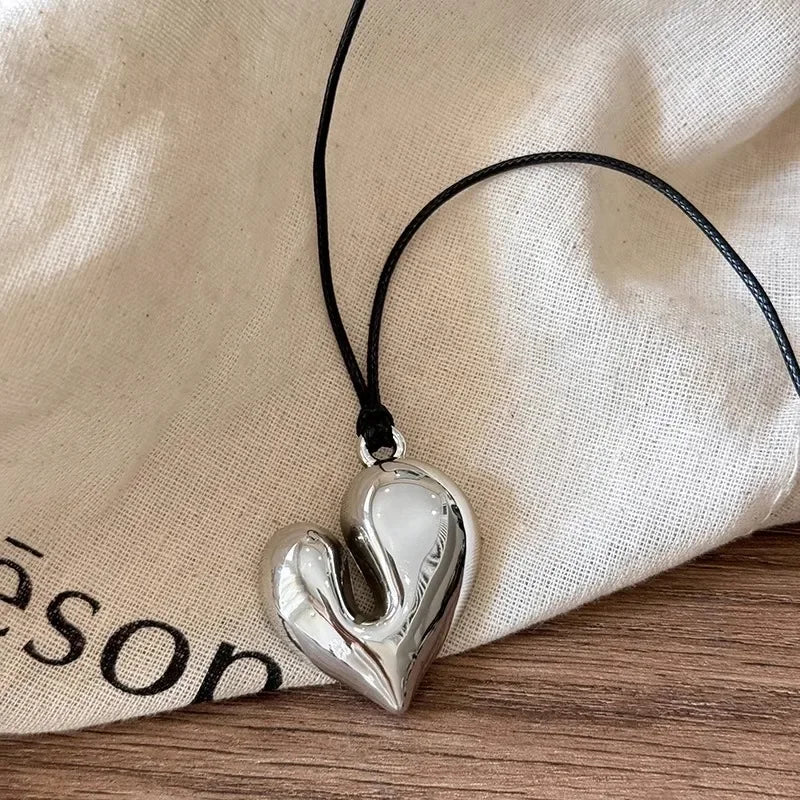 Red Heart Pendant Necklace Vintage 80S Aesthetic Love Inspired Choker New Fashion Romantic Heart Necklace for Women