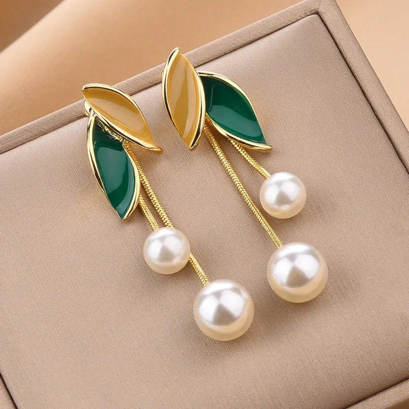 Korean Arrival Metal Trendy Fresh Lovely Sweet Grey Leaf Stud Earrings for Women Fashion Jewelry Gifts