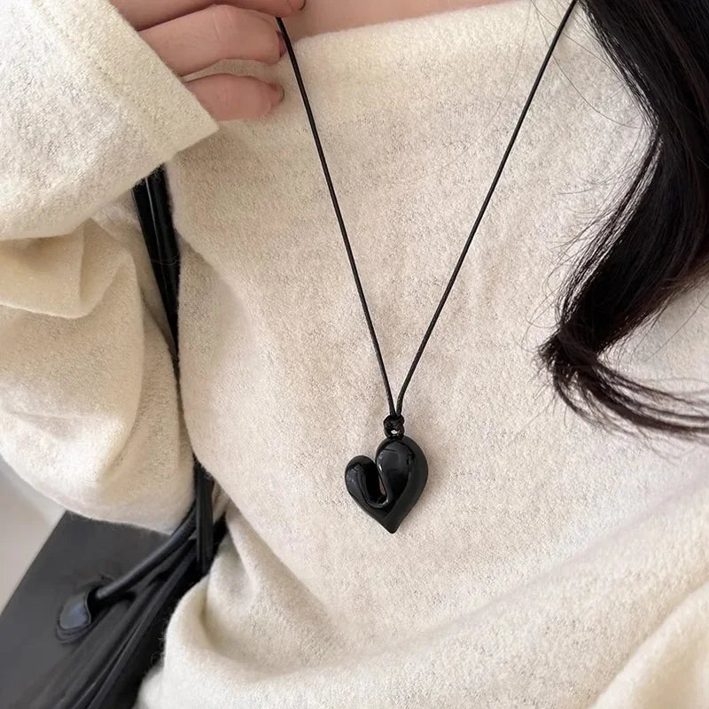 Red Heart Pendant Necklace Vintage 80S Aesthetic Love Inspired Choker New Fashion Romantic Heart Necklace for Women